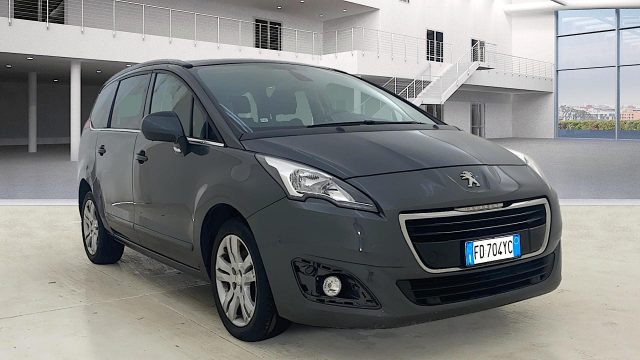 PEUGEOT 5008 usata, con Cerchi in lega