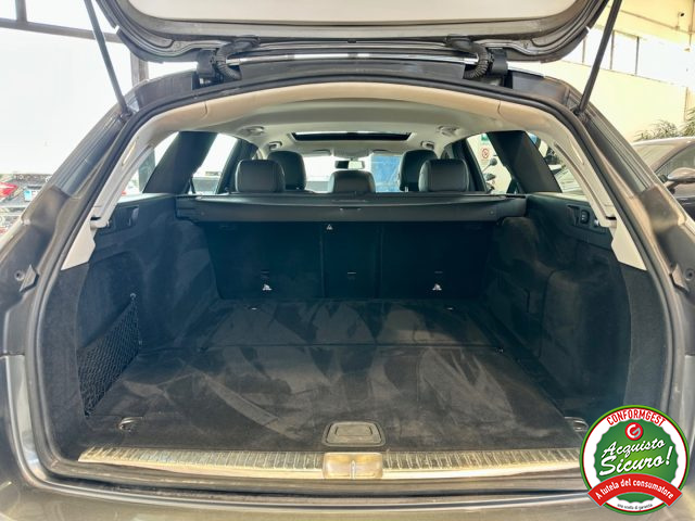 MERCEDES-BENZ E 220 usata, con Fari LED