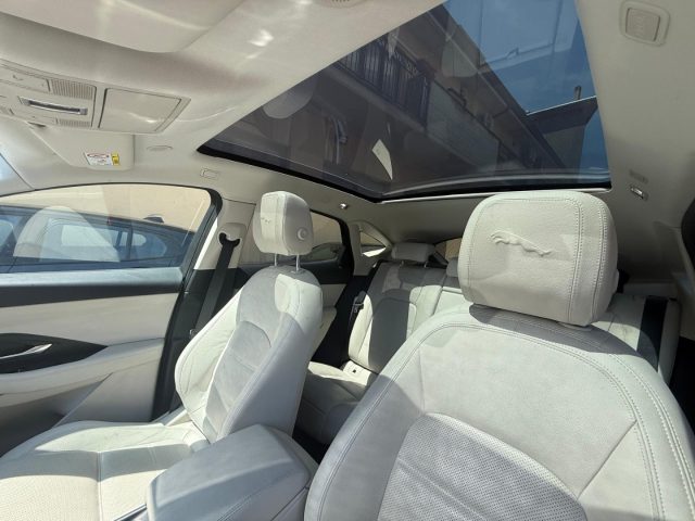 JAGUAR E-Pace usata, con Autoradio