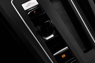 VOLKSWAGEN Golf usata, con USB