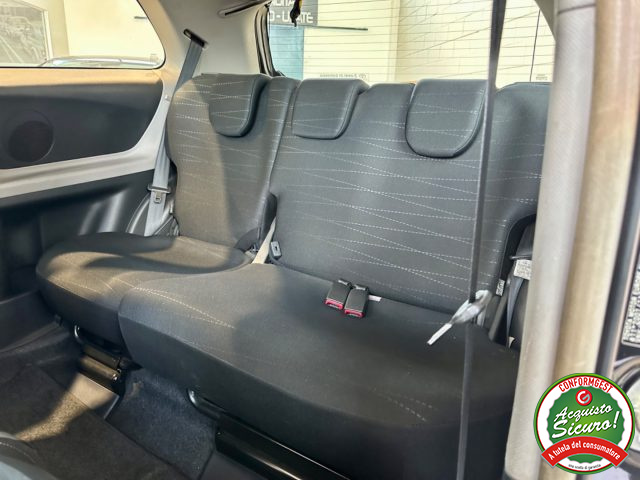 TOYOTA Yaris usata, con Touch screen