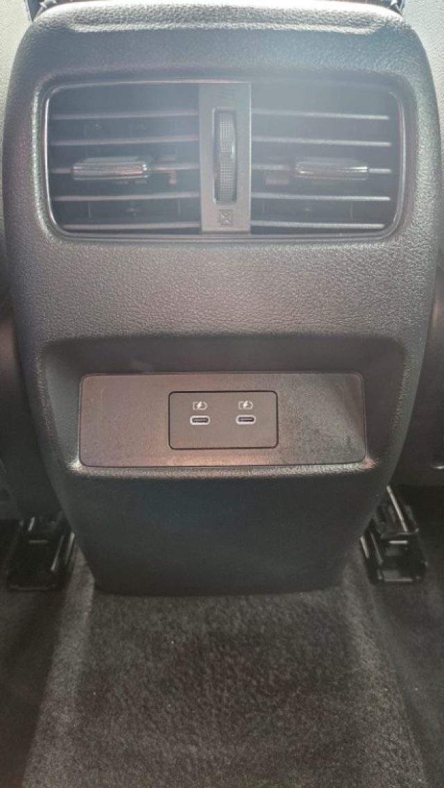 NISSAN Qashqai usata, con Fari LED