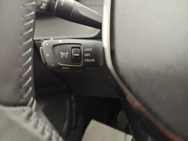 PEUGEOT 2008 usata, con Controllo automatico clima