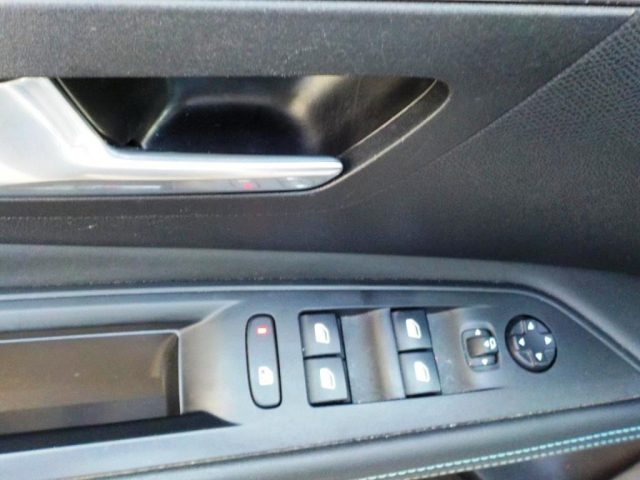 PEUGEOT 3008 usata, con Controllo vocale