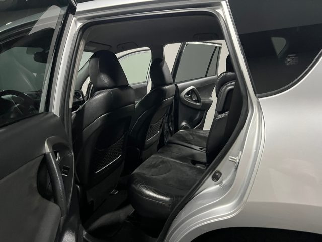 TOYOTA RAV 4 usata, con Controllo automatico clima