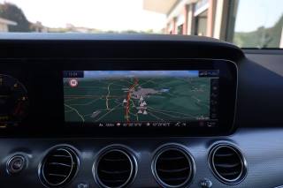 MERCEDES-BENZ E 220 usata, con Volante multifunzione