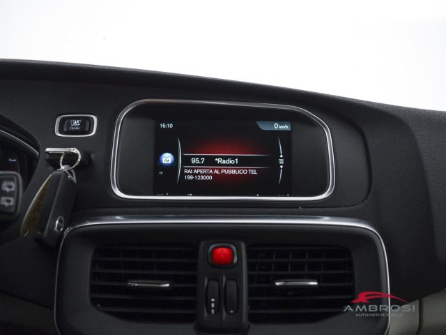 VOLVO V40 Cross Country usata 14