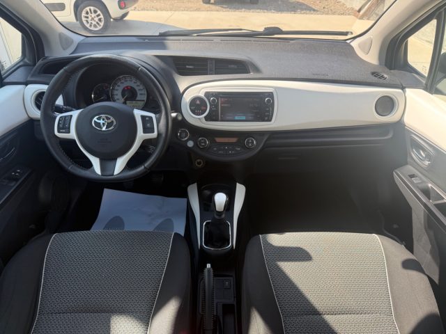 TOYOTA Yaris usata 25