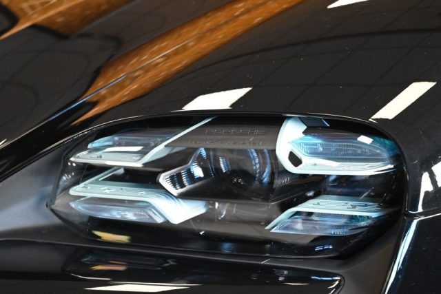 PORSCHE Taycan usata 15