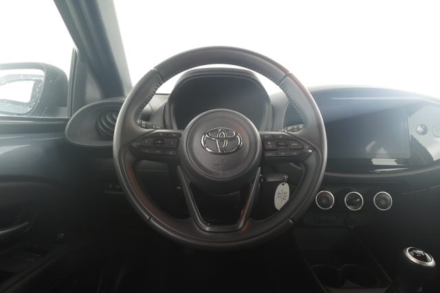 TOYOTA Aygo X usata 11