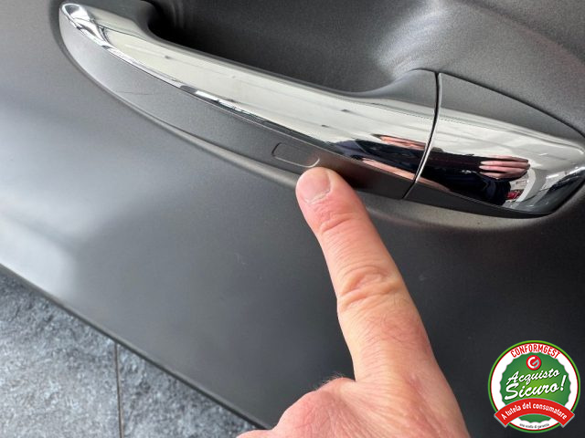 MERCEDES-BENZ GLA 200 usata, con Volante in pelle