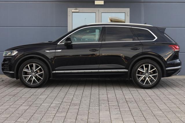 VOLKSWAGEN Touareg usata, con Luci diurne