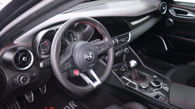 ALFA ROMEO Giulia usata, con Hill holder