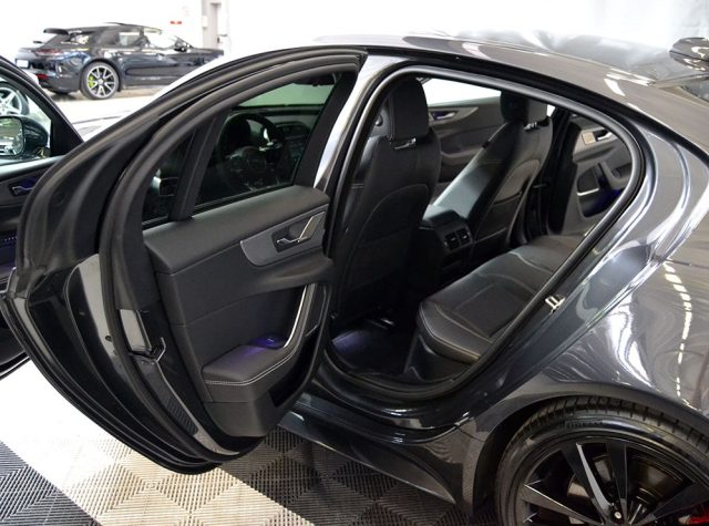 JAGUAR XE usata, con Airbag laterali