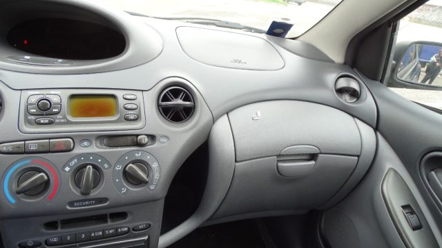 TOYOTA Yaris usata 77