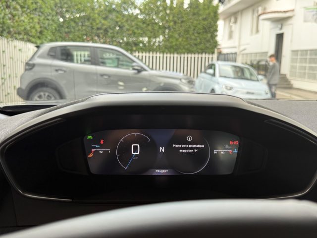 PEUGEOT 2008 usata, con Volante multifunzione