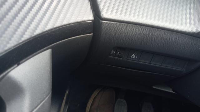 PEUGEOT 2008 usata, con Volante multifunzione