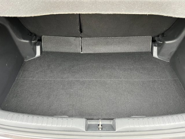TOYOTA Yaris usata 15