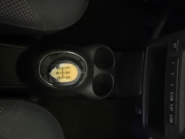 TOYOTA Yaris usata 9