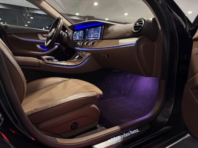 MERCEDES-BENZ E 220 usata, con Interni in pelle