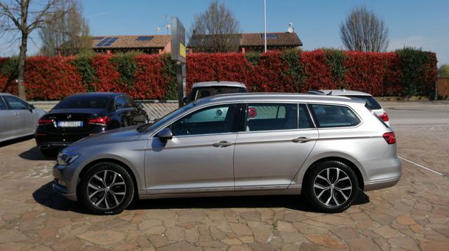 VOLKSWAGEN Passat Variant usata, con Airbag