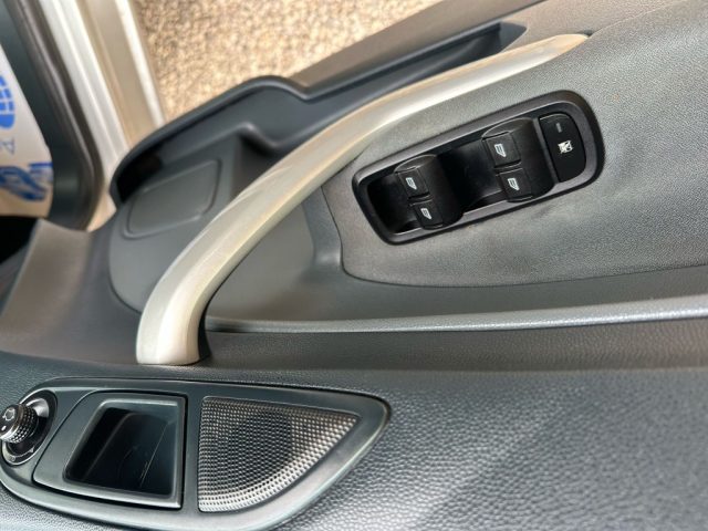 FORD Fiesta usata, con Specchietti laterali elettrici