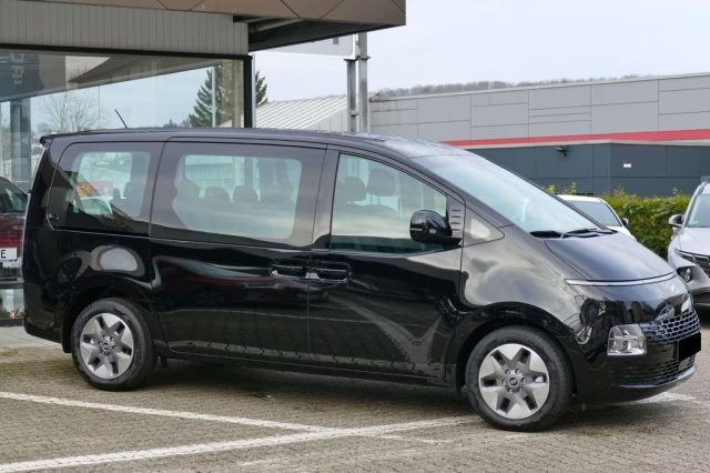 HYUNDAI Staria usata, con Airbag laterali