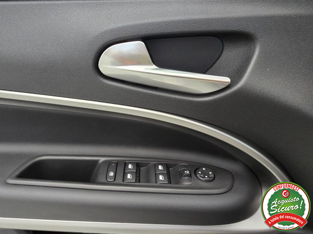 JEEP Avenger usata, con USB