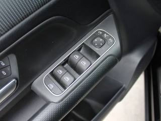 MERCEDES-BENZ GLB 180 usata, con Fari LED