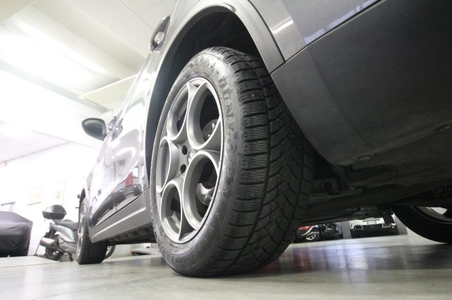 ALFA ROMEO Stelvio usata, con Sedile posteriore sdoppiato