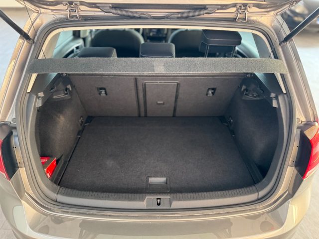 VOLKSWAGEN Golf usata, con Airbag testa