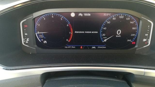 VOLKSWAGEN T-Roc usata, con Autoradio