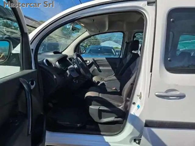 RENAULT Kangoo usata, con USB