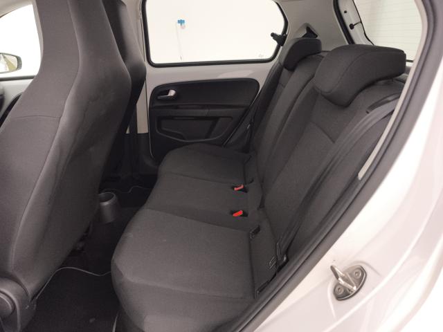 VOLKSWAGEN up! usata, con Autoradio digitale