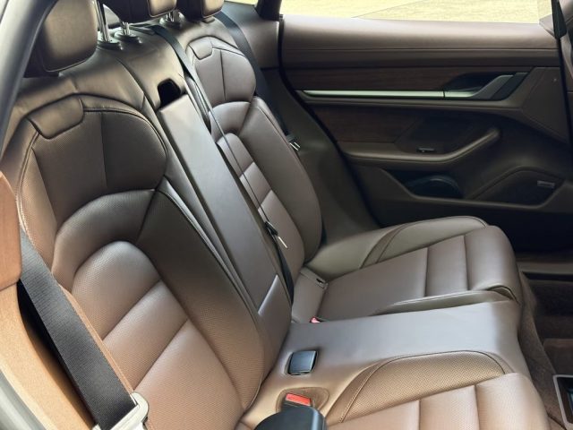 PORSCHE Taycan usata, con Volante in pelle