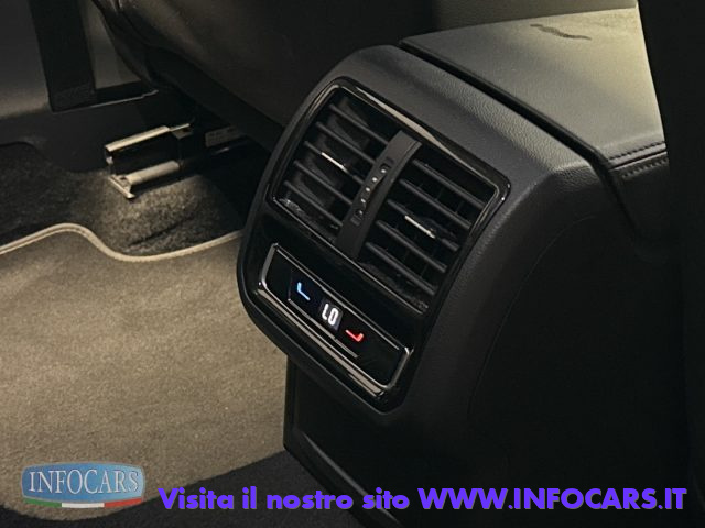 VOLKSWAGEN Passat Variant usata, con USB