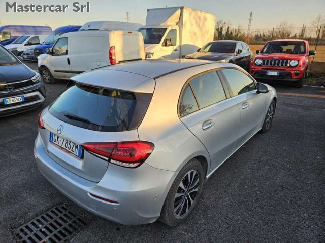 MERCEDES-BENZ A 180 usata, con Fari LED