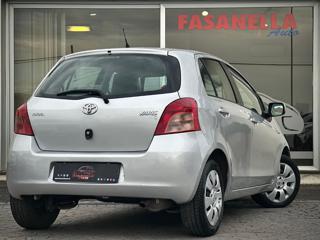 TOYOTA Yaris usata, con Autoradio