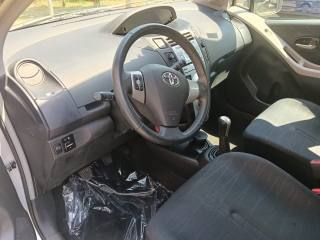 TOYOTA Yaris usata, con Bluetooth
