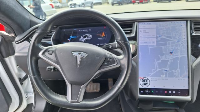 TESLA Model S usata, con Touch screen