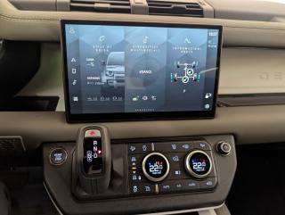 LAND ROVER Defender usata, con Carica per smartphone a induzione