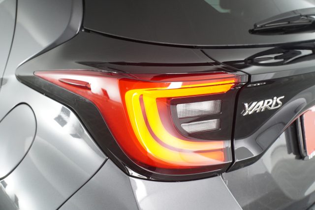 TOYOTA Yaris usata 9