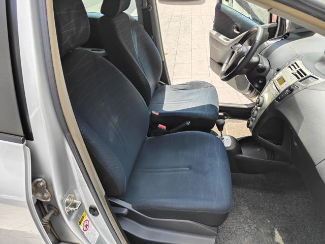 TOYOTA Yaris usata 18