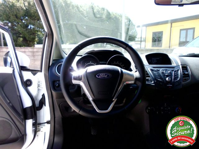 FORD Fiesta usata, con Lettore CD