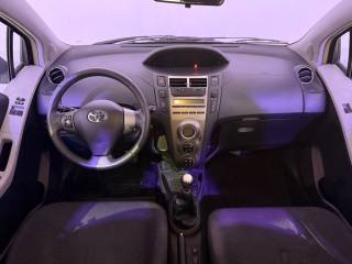 TOYOTA Yaris usata 12