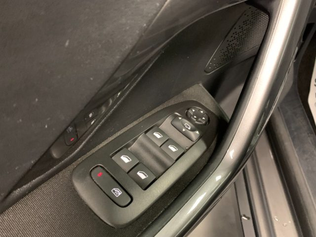 PEUGEOT 2008 usata, con Sistema di navigazione