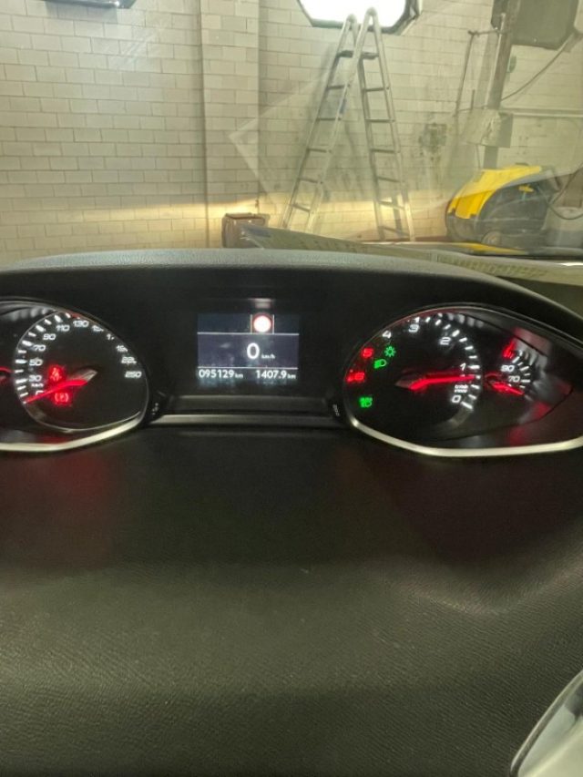 PEUGEOT 308 usata, con Airbag laterali