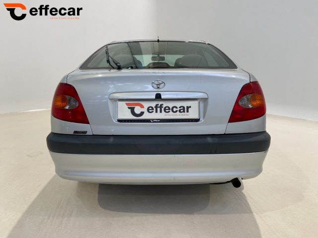 TOYOTA Avensis usata, con Autoradio