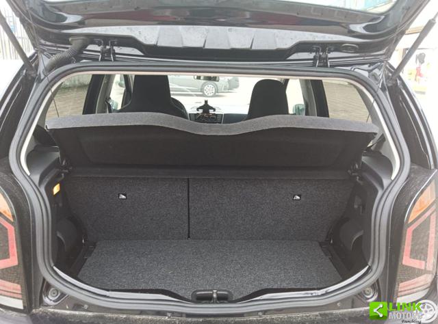 VOLKSWAGEN up! usata, con Volante multifunzione