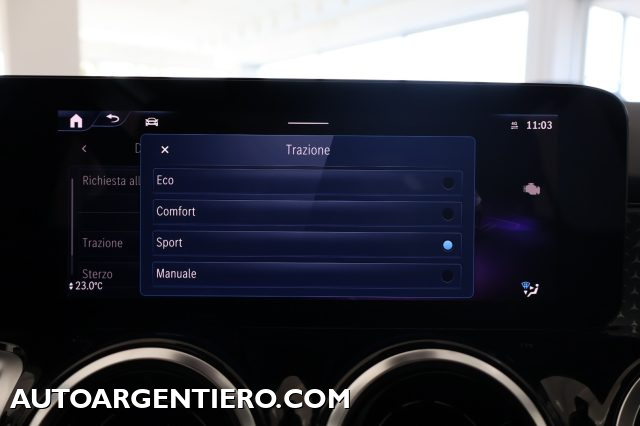 MERCEDES-BENZ GLB 180 usata, con Leve al volante